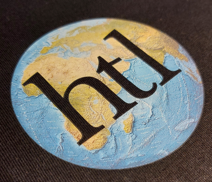 htl logo i jordklode, global bedrift, internasjonal bedrift